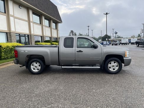 Used 2009 Chevrolet Silverado 1500 LT AWD/4WD image 3