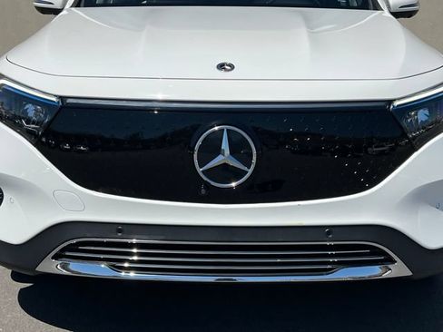 Used 2025 Mercedes-Benz EQB 300 4MATIC image 4