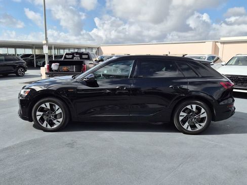 Used 2023 Audi e-tron Premium w/ Convenience Plus Package image 3