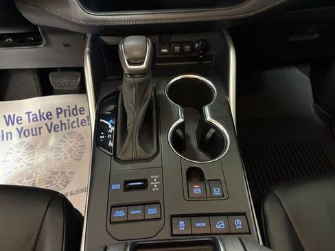 Used 2021 Toyota Highlander XLE AWD/4WD image 18