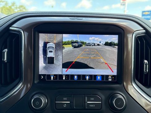 Used 2022 Chevrolet Silverado 1500 High Country w/ Technology Package image 28