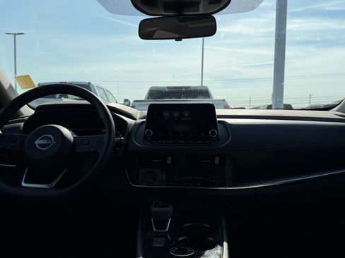 Used 2023 Nissan Rogue SV image 15