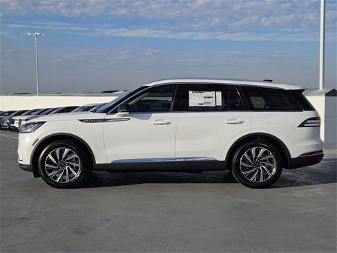 New 2026 Lincoln Aviator 2WD image 4