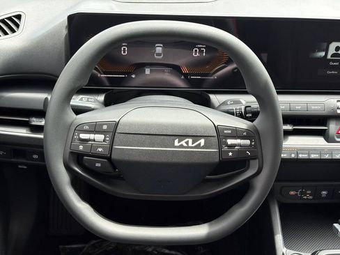 New 2026 Kia K4 FWD image 32