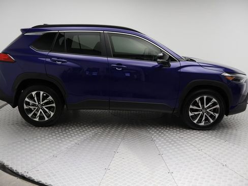 Certified 2025 Toyota Corolla Cross XLE image 7