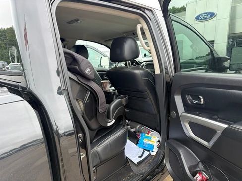 Used 2017 Nissan Titan PRO-4X w/ Pro-4x Convenience Package AWD/4WD image 15