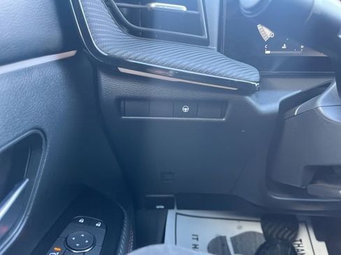 Used 2025 Nissan Kicks SR image 20