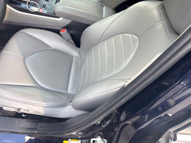 Used 2024 Toyota Highlander XLE FWD image 12