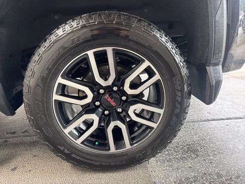 Used 2023 GMC Sierra 1500 AT4 w/ Technology Package image 7