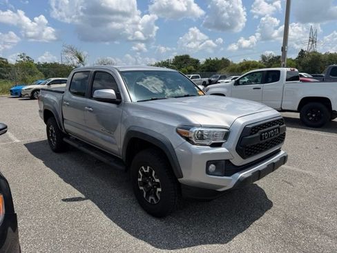 Used 2017 Toyota Tacoma TRD Off-Road w/ Tow Package (A/T) AWD/4WD image 2