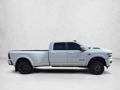Used 2025 RAM 3500 Limited AWD/4WD image 4