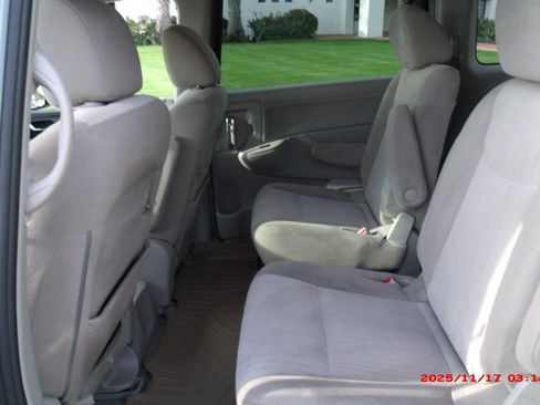 Used 2016 Nissan Quest SV image 7