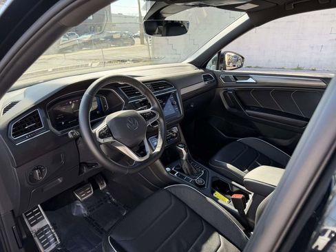 Used 2023 Volkswagen Tiguan SEL R-Line image 21