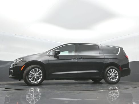 New 2026 Chrysler Pacifica Select image 27