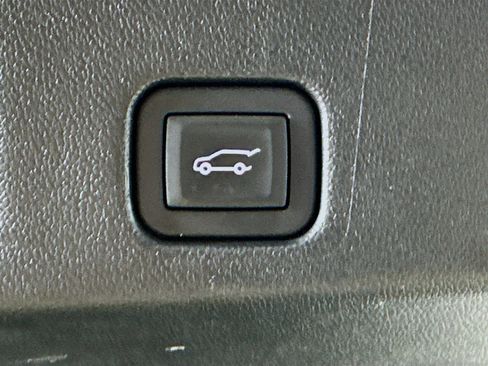 Used 2025 Chevrolet Traverse LT image 31