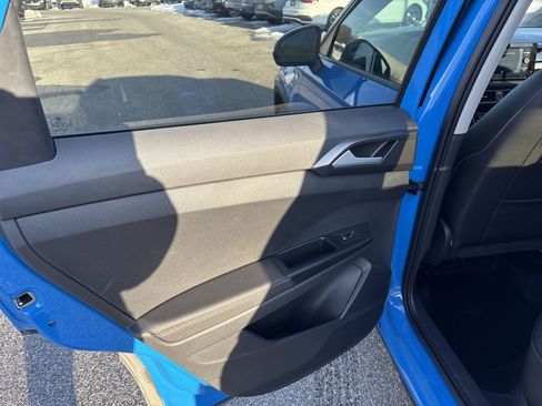 Certified 2025 Volkswagen Taos SE image 12