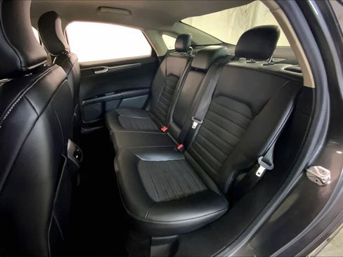 Used 2017 Ford Fusion SE w/ Equipment Group 201A image 20