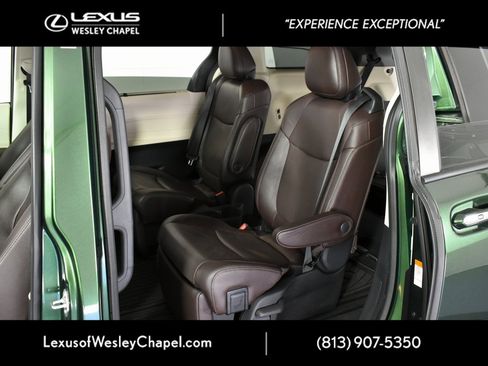 Used 2023 Toyota Sienna Platinum image 21