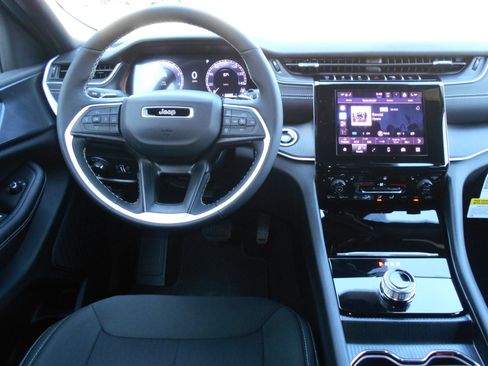 New 2026 Jeep Grand Cherokee Laredo X AWD/4WD image 4