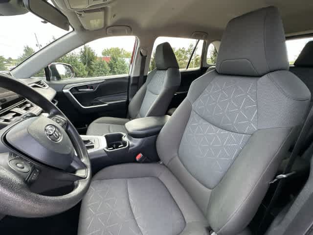Used 2025 Toyota RAV4 XLE FWD image 15