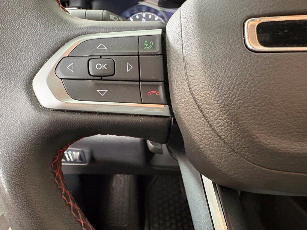 Used 2025 Jeep Compass Trailhawk AWD/4WD image 24