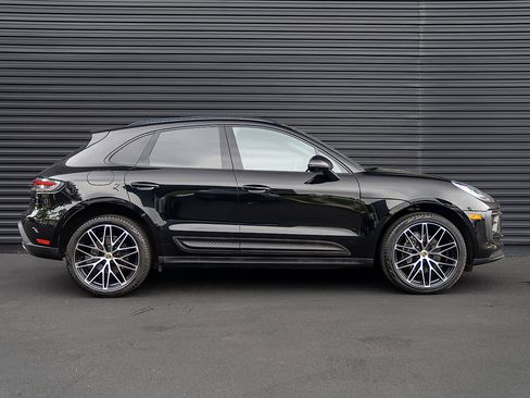 Certified 2023 Porsche Macan AWD/4WD image 28