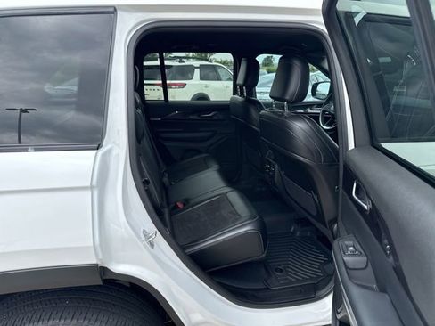 Used 2023 Jeep Grand Cherokee Altitude AWD/4WD image 22