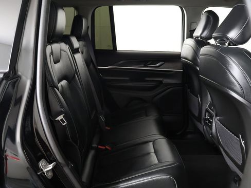 Used 2023 Jeep Grand Cherokee Limited AWD/4WD image 30