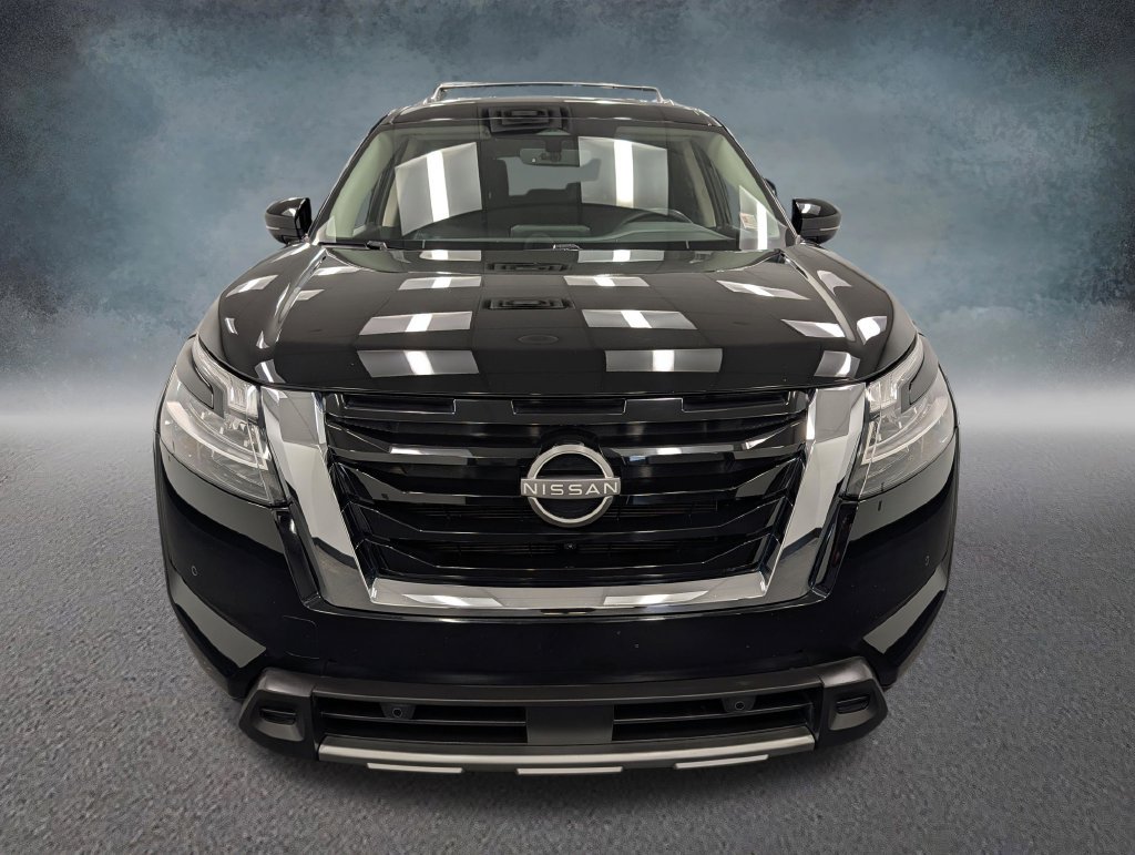 Used 2023 Nissan Pathfinder SL AWD/4WD image 2