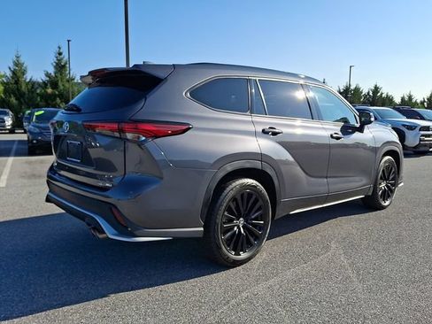 Used 2023 Toyota Highlander XSE AWD/4WD image 6