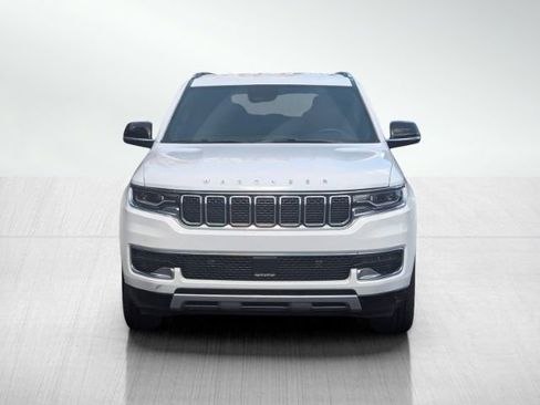 Used 2023 Jeep Wagoneer L Series II image 2