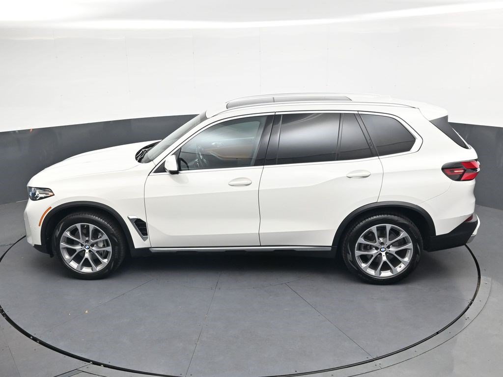 Used 2024 BMW X5 xDrive40i w/ Parking Assistance Package AWD/4WD image 26