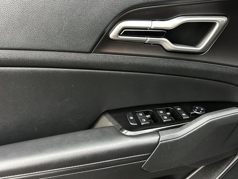 Used 2024 Kia Sportage EX image 10