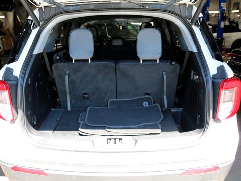 Used 2022 Ford Explorer XLT w/ Equipment Group 202A image 44