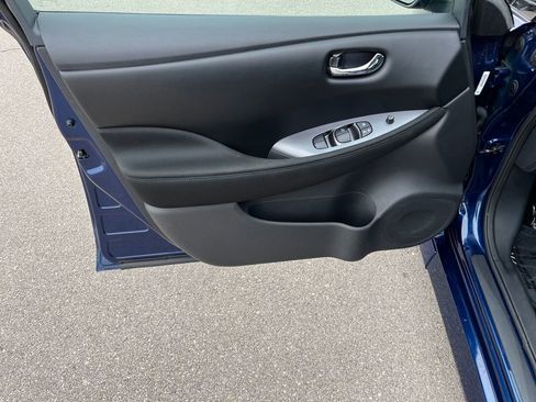 Used 2025 Nissan Leaf S image 12