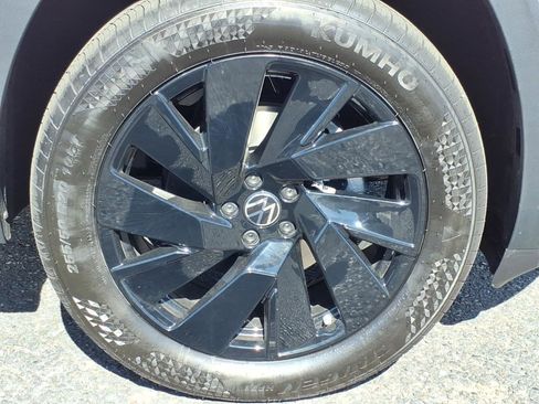 New 2026 Volkswagen Atlas SE image 6