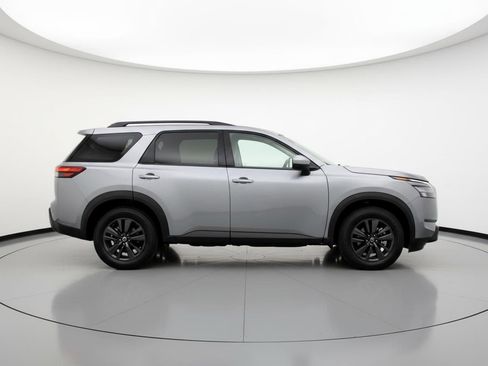 Used 2025 Nissan Pathfinder SV image 11