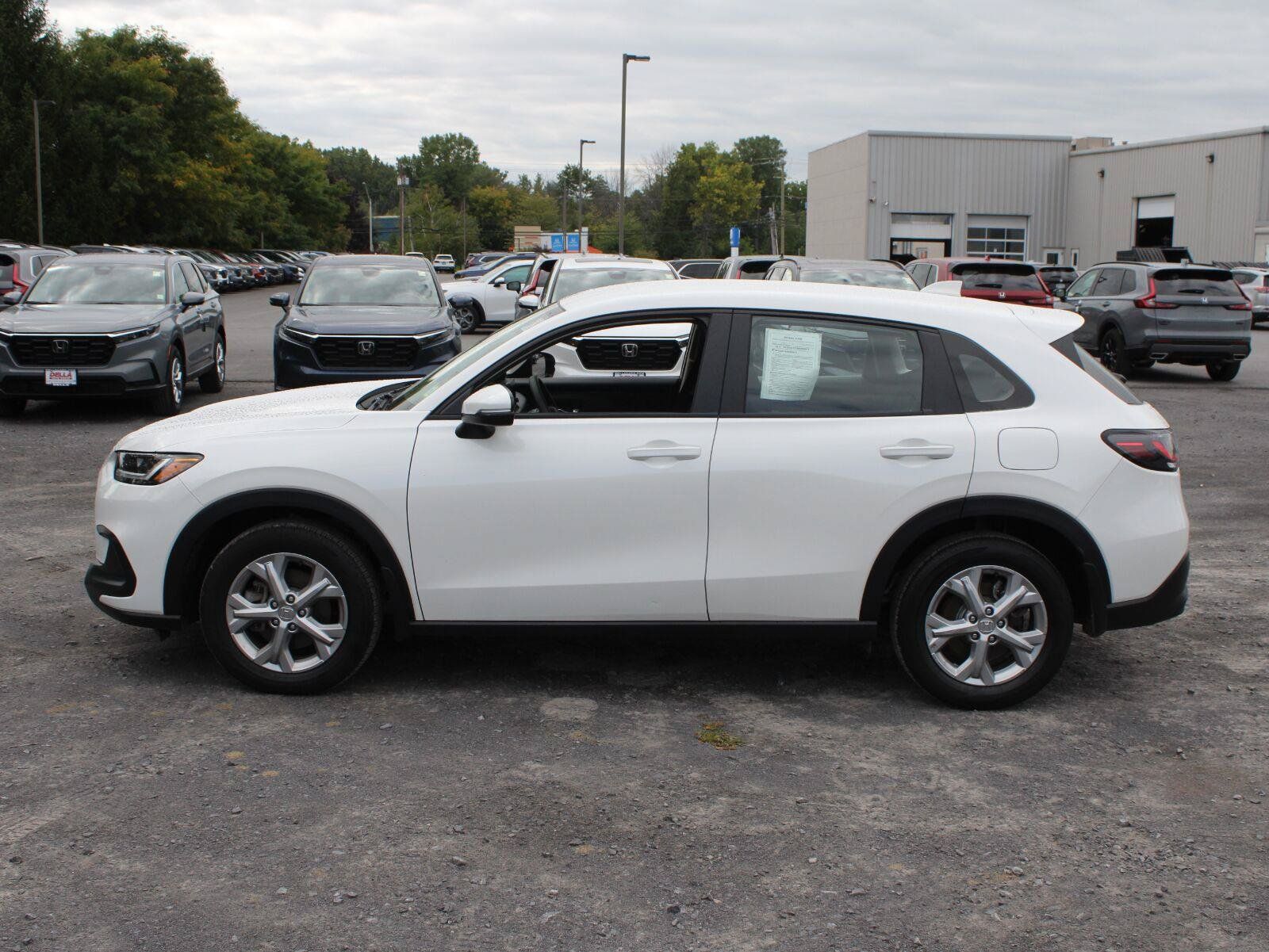 Certified 2025 Honda HR-V LX image 5