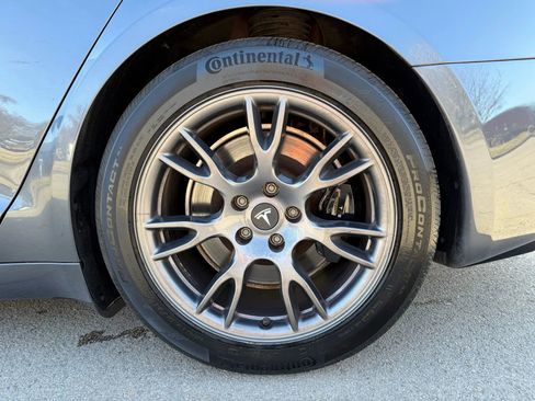 Used 2022 Tesla Model S image 12