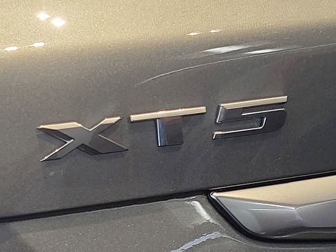 New 2025 Cadillac XT5 Luxury image 5