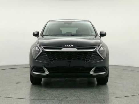 Used 2025 Kia Sportage LX image 2