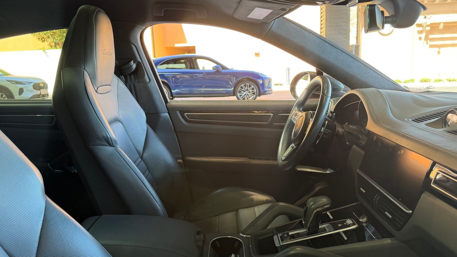 Certified 2022 Porsche Cayenne Turbo AWD/4WD image 13