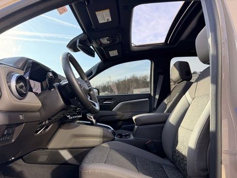 Used 2024 Chevrolet Colorado ZR2 image 11