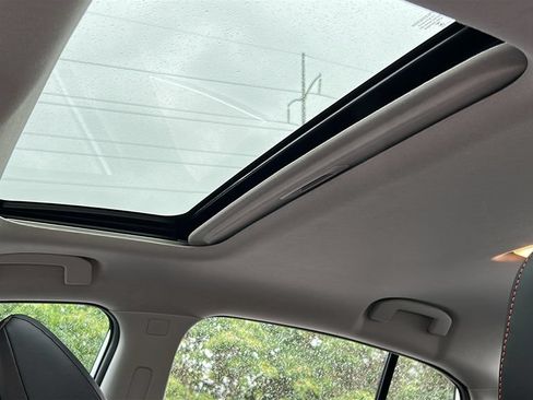 Used 2024 Nissan Sentra SR w/ SR Premium Package FWD image 23
