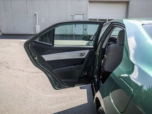 Used 2015 Toyota Corolla LE FWD image 19