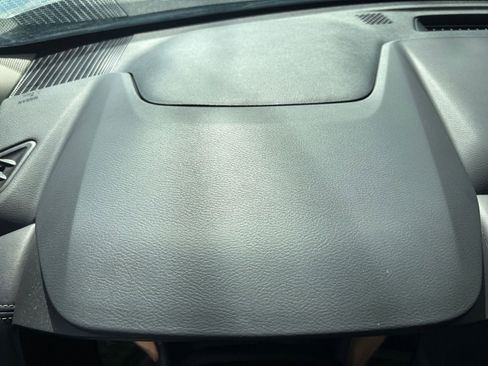 Used 2025 Nissan Rogue SV FWD image 36