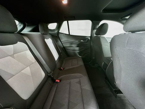 Used 2025 Chevrolet Trax RS w/ Sunroof Package FWD image 26