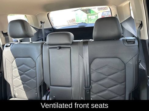 Used 2025 Volkswagen Atlas SE FWD image 20