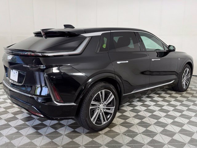 Certified 2024 Cadillac Lyriq Luxury AWD/4WD image 9
