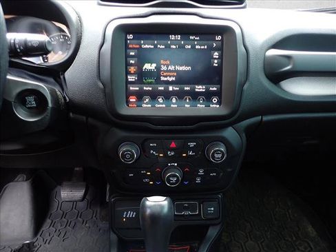 Used 2019 Jeep Renegade Limited w/ Quick Order Package 22P AWD/4WD image 9